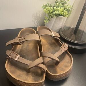 Birkenstock size 6.5 /7 women’s brown great condition  Sandals
